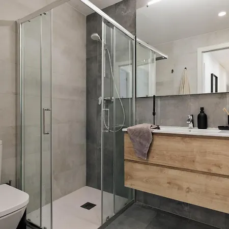 Apartment Arenal - 3 Bedrooms And Terrace In Sarria